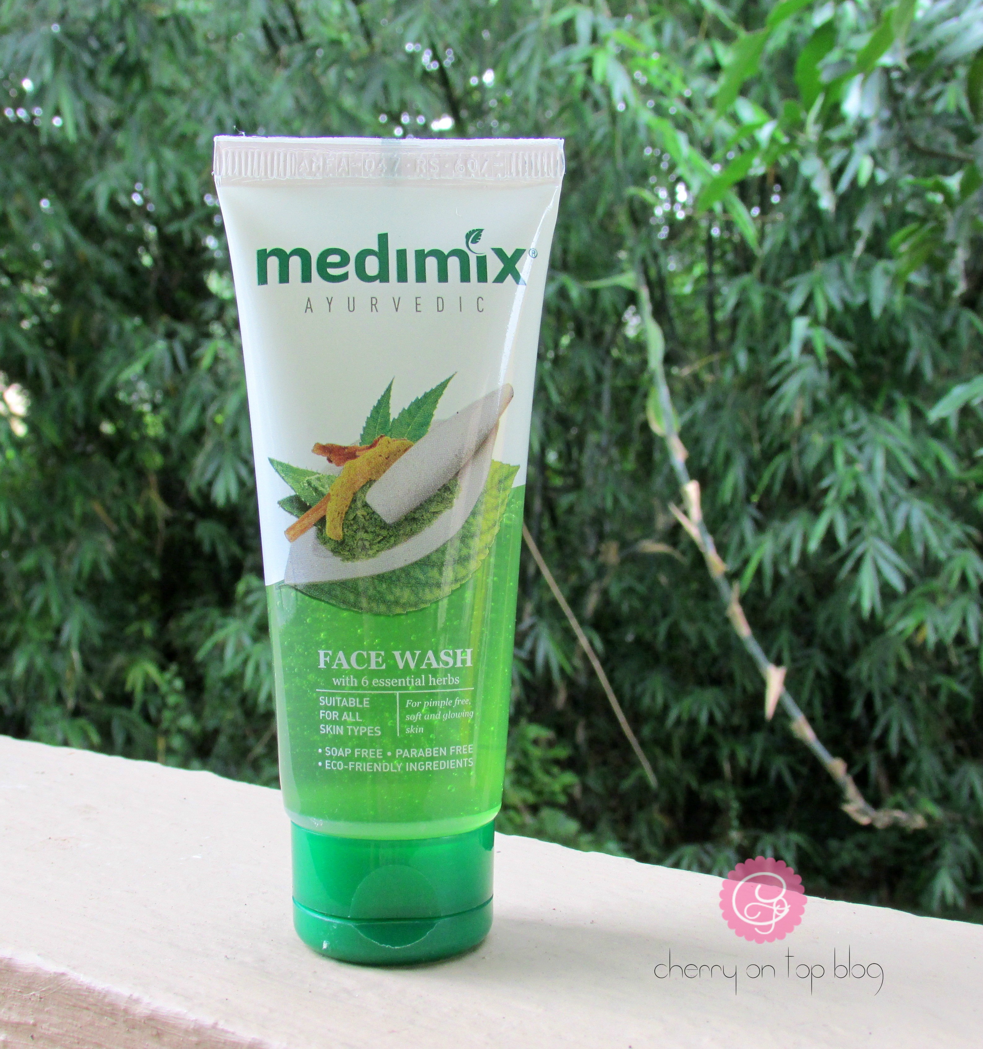 Medimix Ayurvedic Facewash Review| cherryontopblog.com