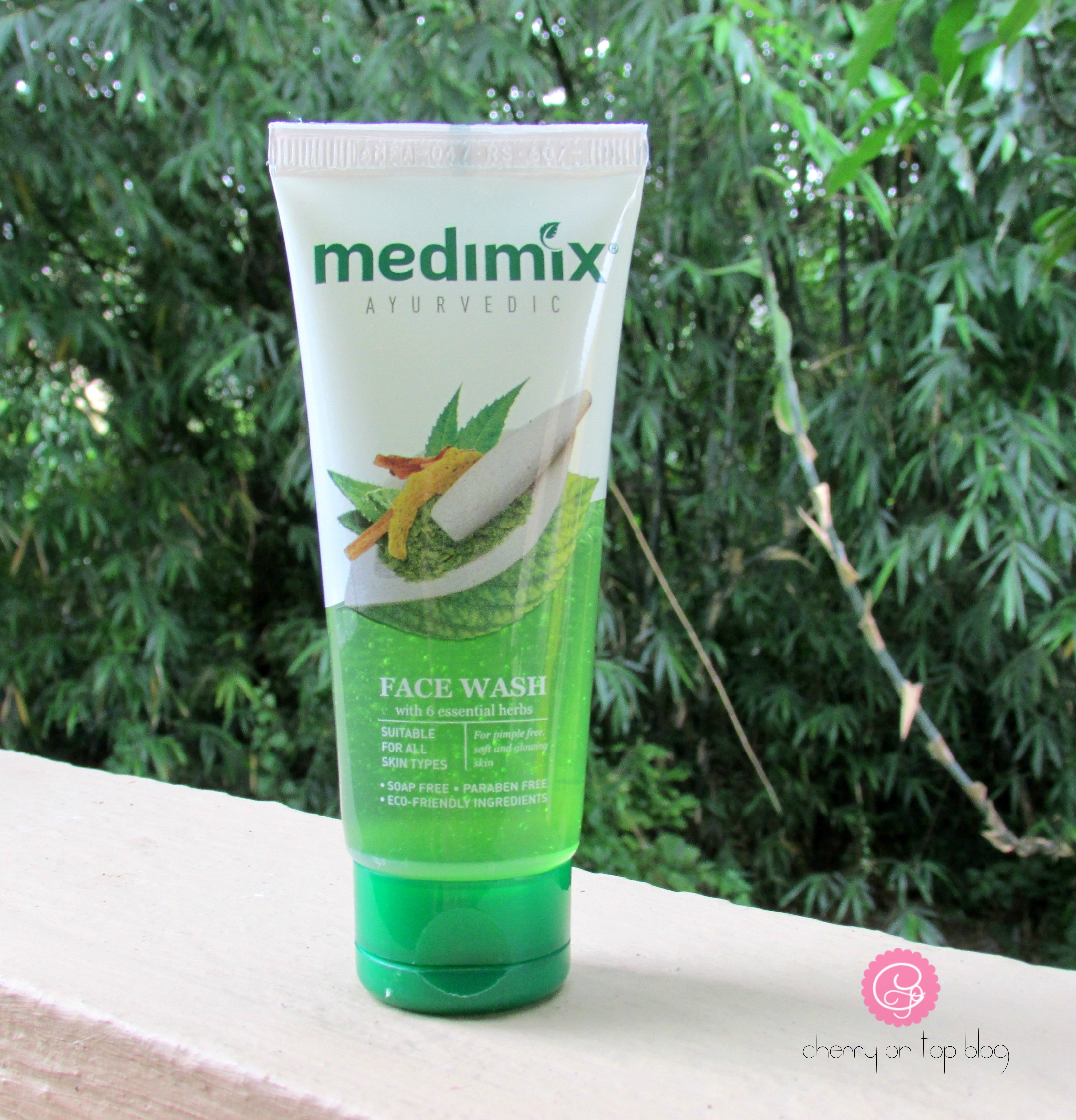 Medimix Ayurvedic Facewash Review| cherryontopblog.com