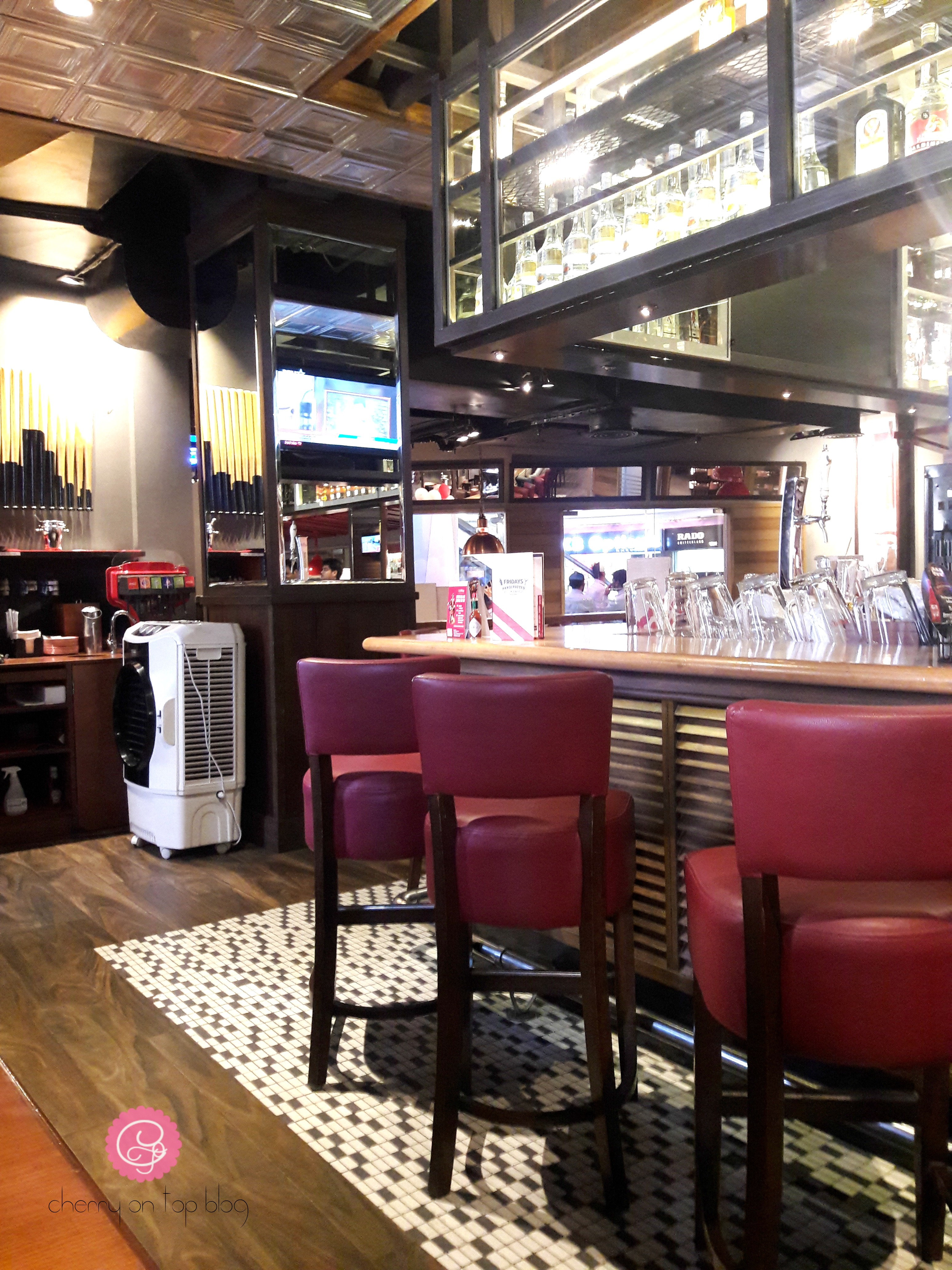 My First Time at TGI Fridays, Kolkata Review| Cherry On Top