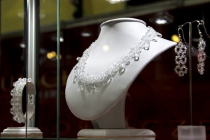 5 Golden Rules for Buying Jewellery Online | Cherry On Top