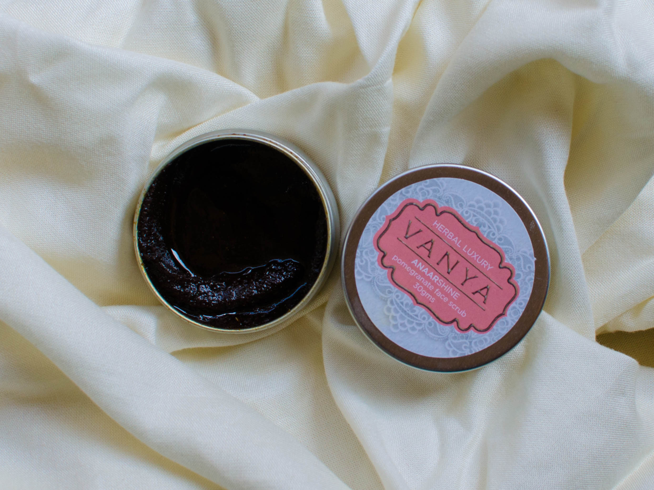 Vanya Anaarshine Pomegranate Face Scrub Review | Cherry On Top