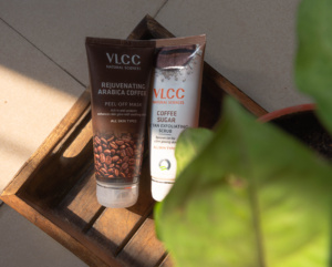 VLCC Coffee Sugar De-tan Exfoliating Scrub & Rejuvenating Arabica Coffee Peel-off Mask review