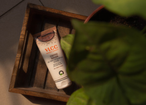 VLCC Coffee Sugar De-tan Exfoliating Scrub review