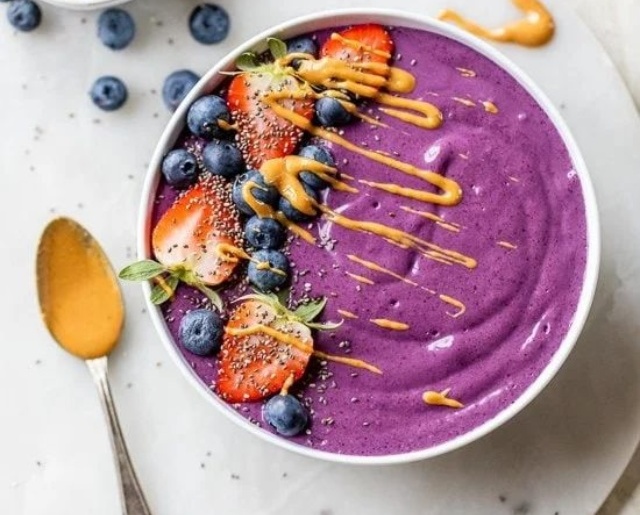 cropped-protein-pbj-smoothie-bowl-from-skinnytaste.jpg