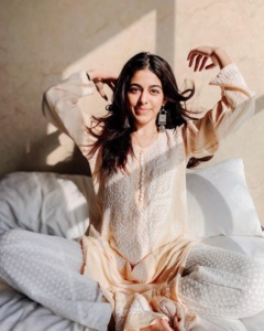 Everything you need to know about chikankari kurtis
