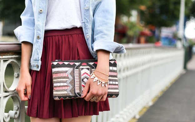 Women in maroon skirt/ fall outfit ideas