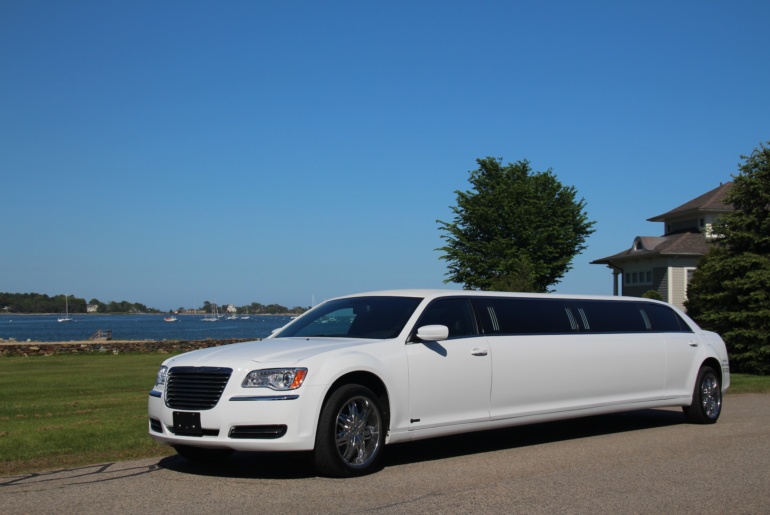 VIP Guest Entertainment Sydney | entertaining luxury business trip with limousine and helicopter rides in Sydney