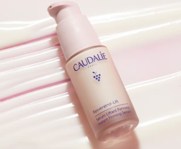 Why Face Serums Deserve a Spot in Your Skincare Routine