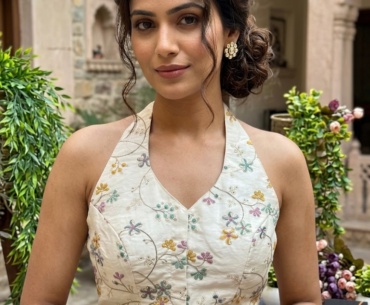 Beat the Heat in Style with These Sleeveless Blouse Designs for Summer